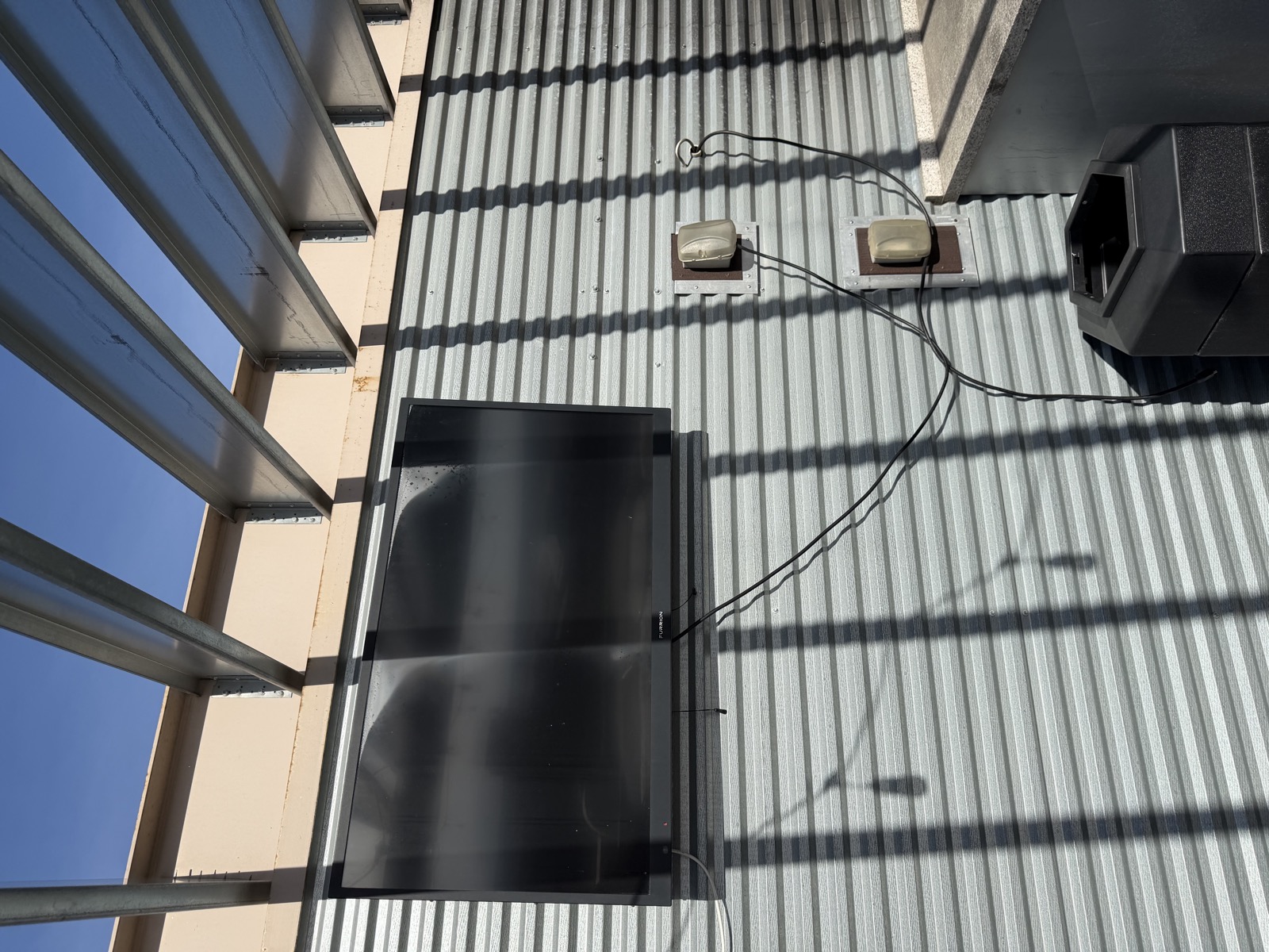 Roof - TV - 2